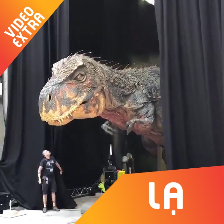 Mo hinh khung long bao chua khong lo, di hai chan, gam ru y nhu that hinh anh