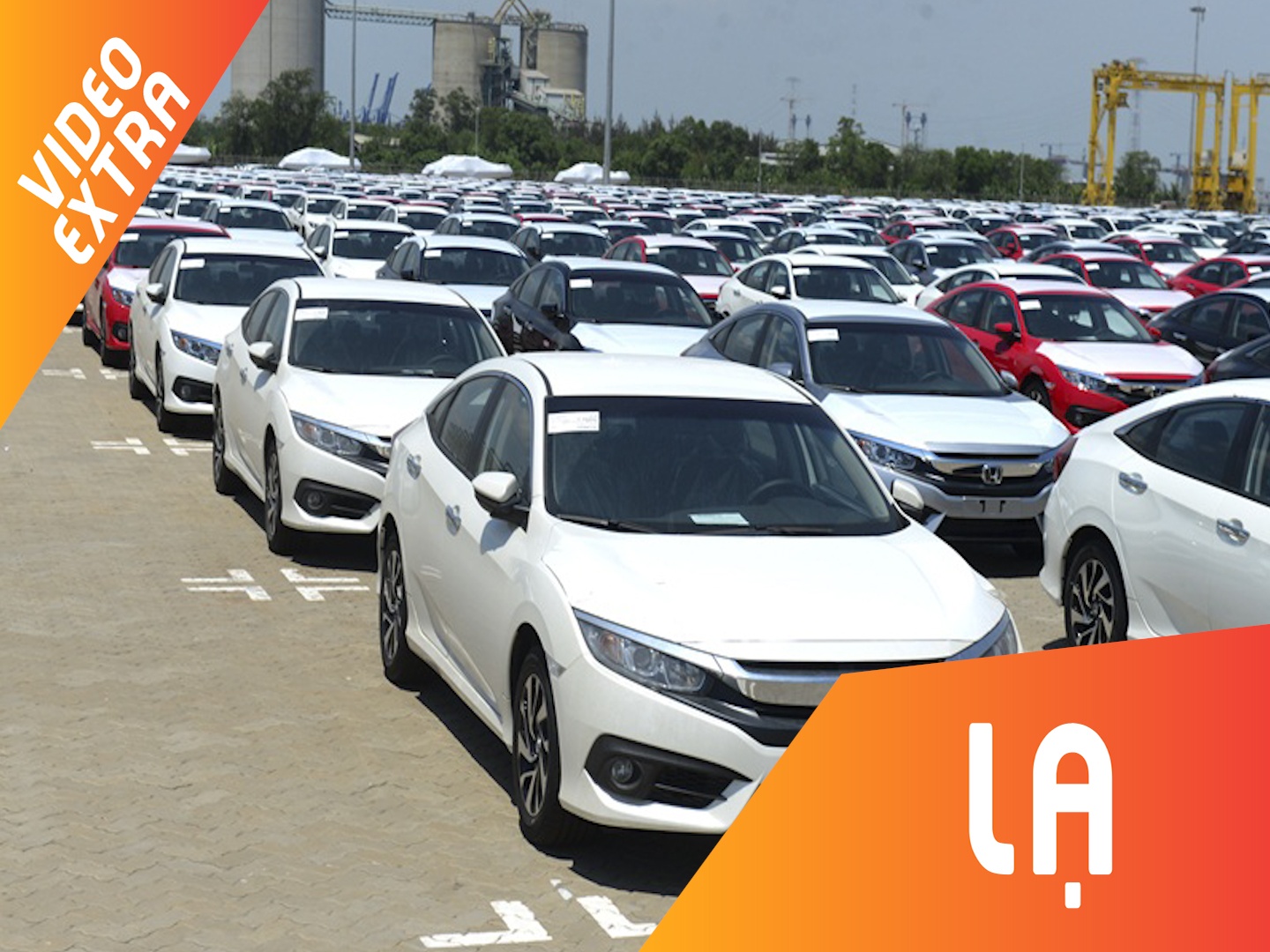 Nam thanh nien Canada doi gioi tinh de mua bao hiem xe gia re hinh anh