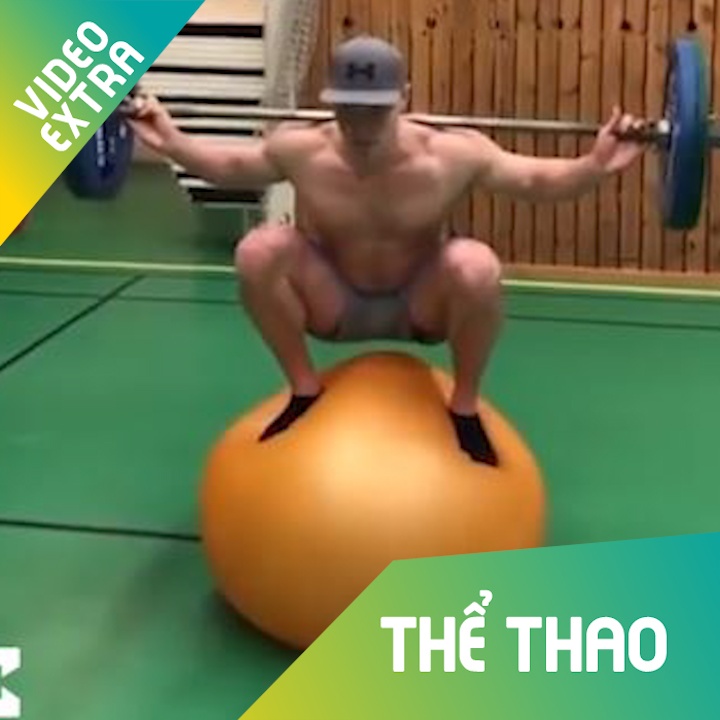 Nin tho xem chang trai nang ta thang bang tren qua bong hinh anh