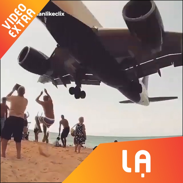 Bai bien voi may bay ha canh sat dau du khach hinh anh