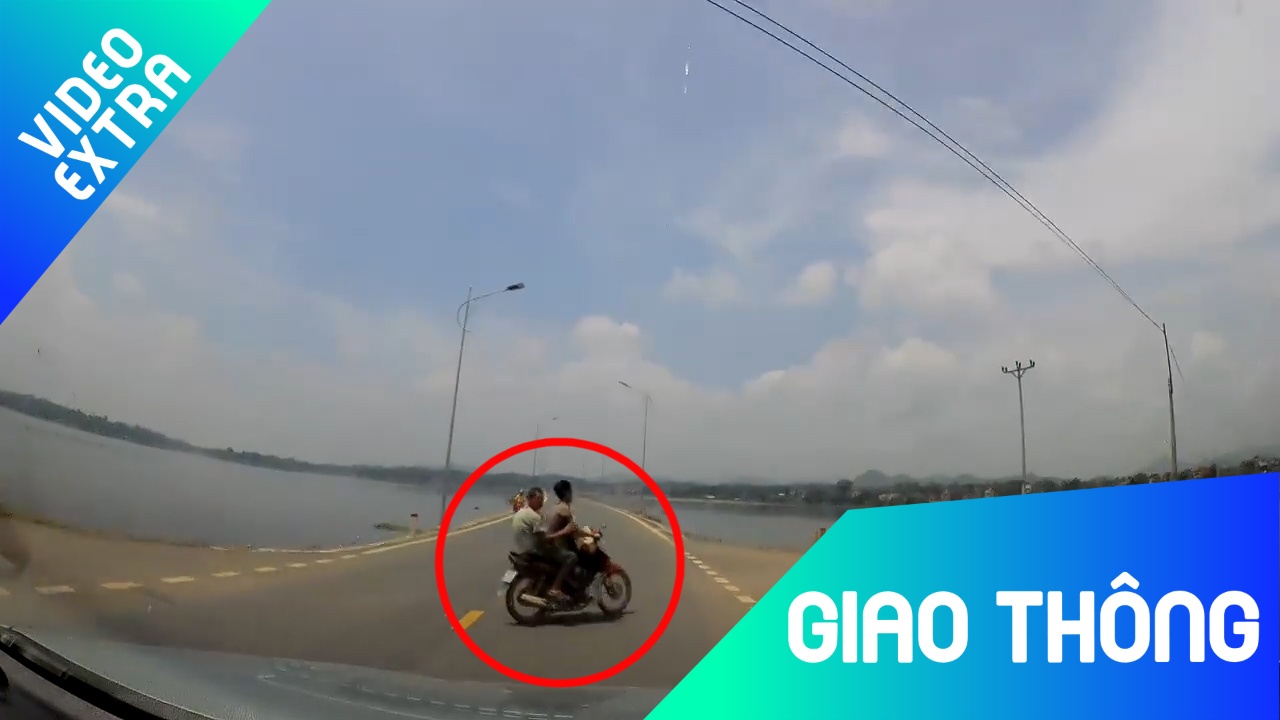 Oto phong bang bang suyt tong xe may qua giao lo hinh anh