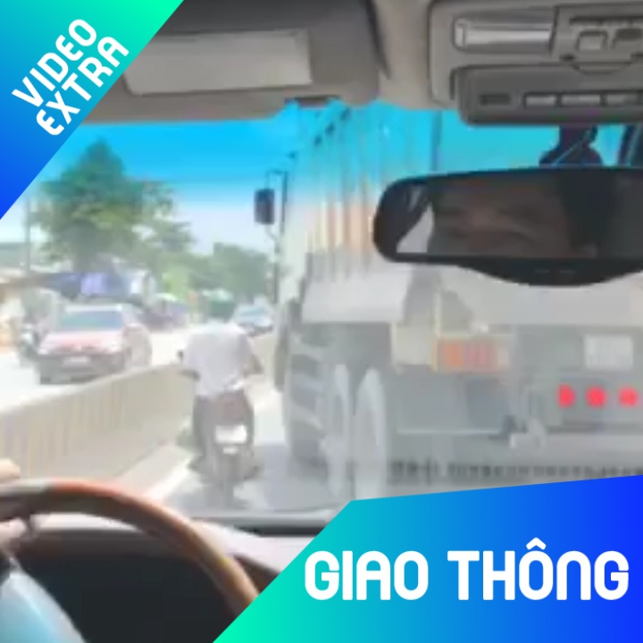 Xe tai 'dan mat', ep xe may tap gon vao con luon duong hinh anh