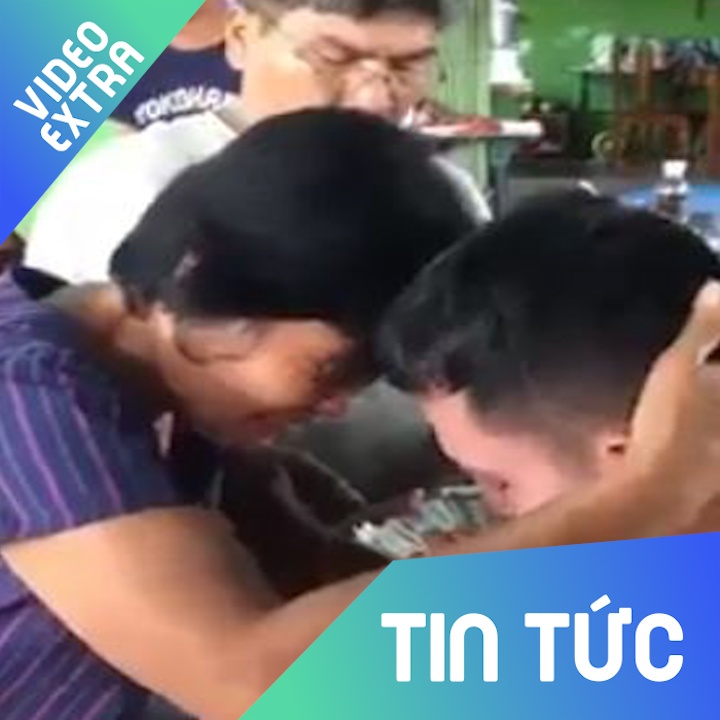 Nhan thang luong dau, canh sat Thai Lan rua chan cho me gay xuc dong hinh anh