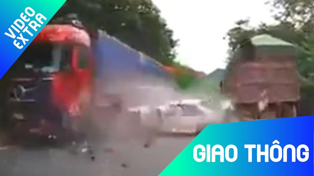 Oto bi hai xe container dam truc dien, tai xe van song sot dung day hinh anh