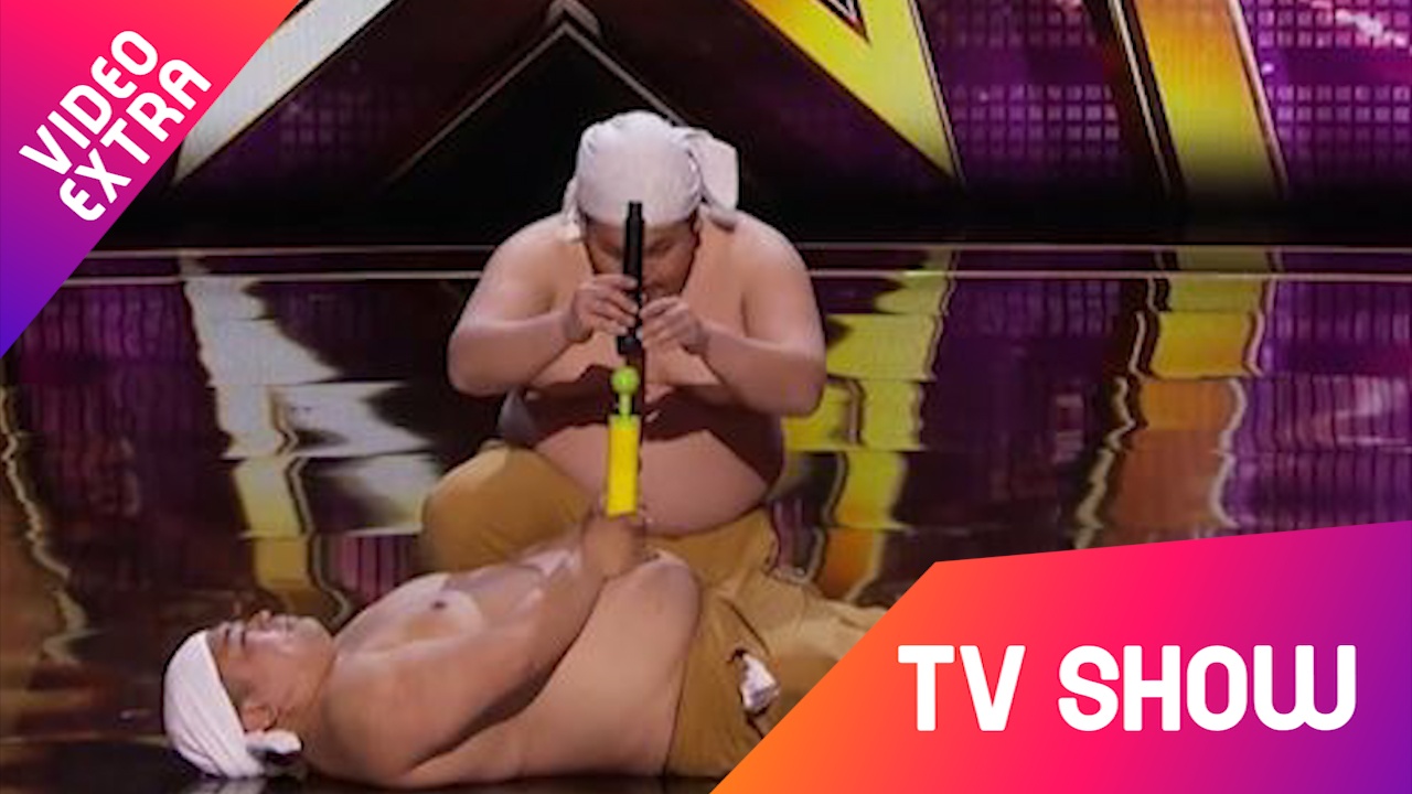 Hai chang 'sumo' Nhat Ban tiep tuc choi nhac bang mo bung hinh anh