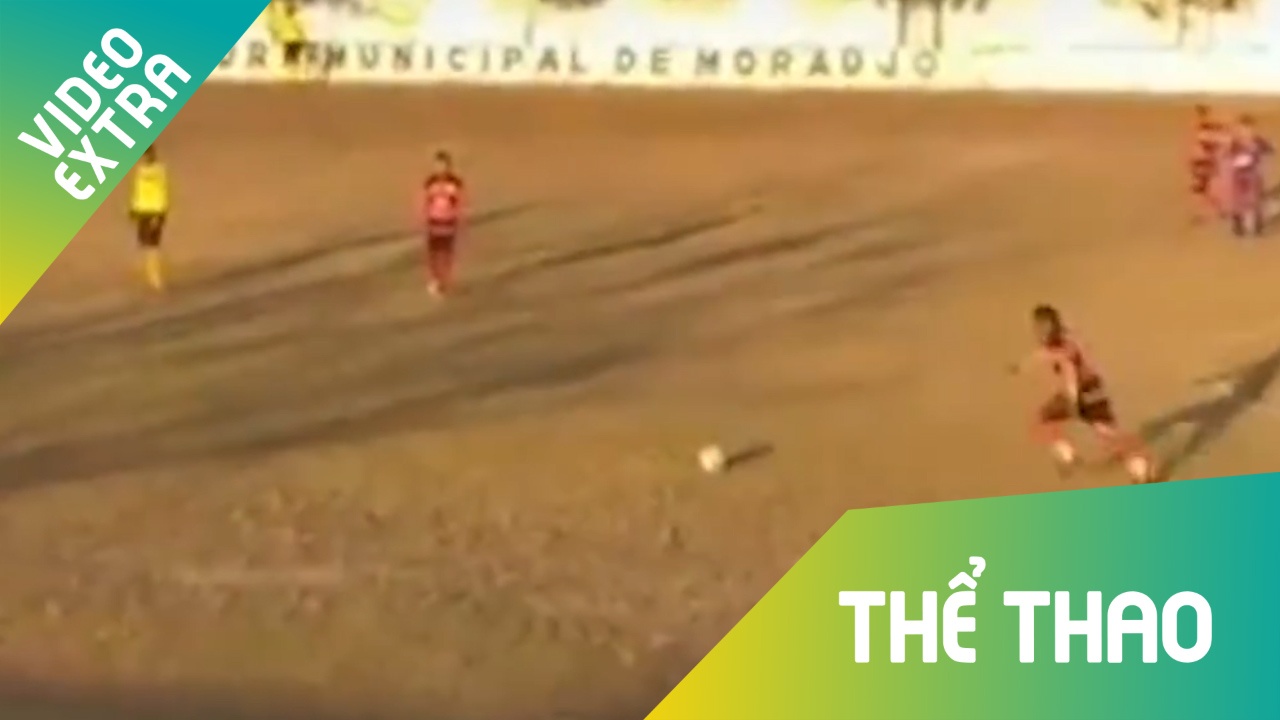 Tai hien cu sut 'trai chuoi' cua Carlos tren san phui hinh anh