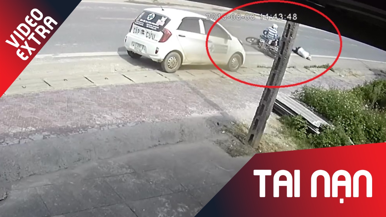 Khong quan sat, xe may dam thang vao xe may di cung chieu hinh anh