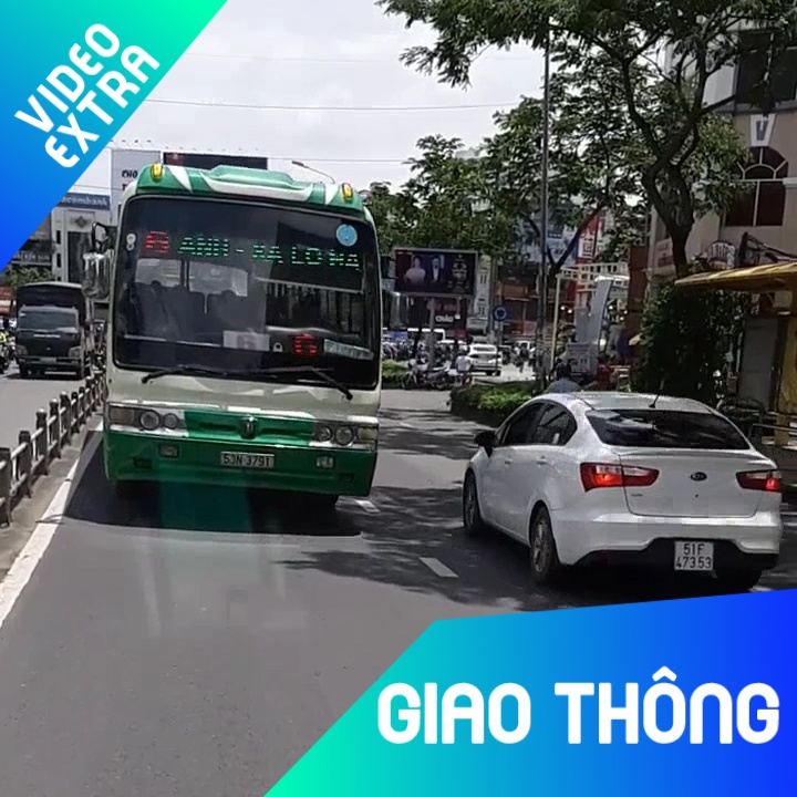 Xe buyt nghenh ngang chay nguoc chieu o trung tam TP.HCM hinh anh