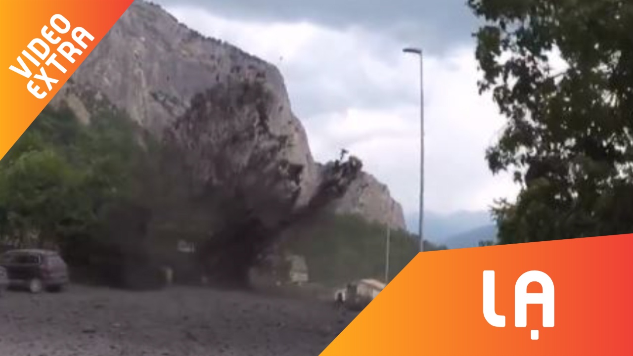 Bun va da phun ra tu ben duoi mot cay cau o Thuy Si hinh anh