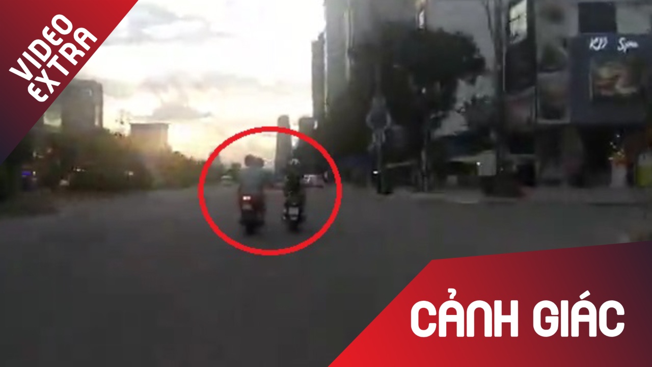 Hai thanh nien sam so co gai khi di tren duong o Da Nang hinh anh