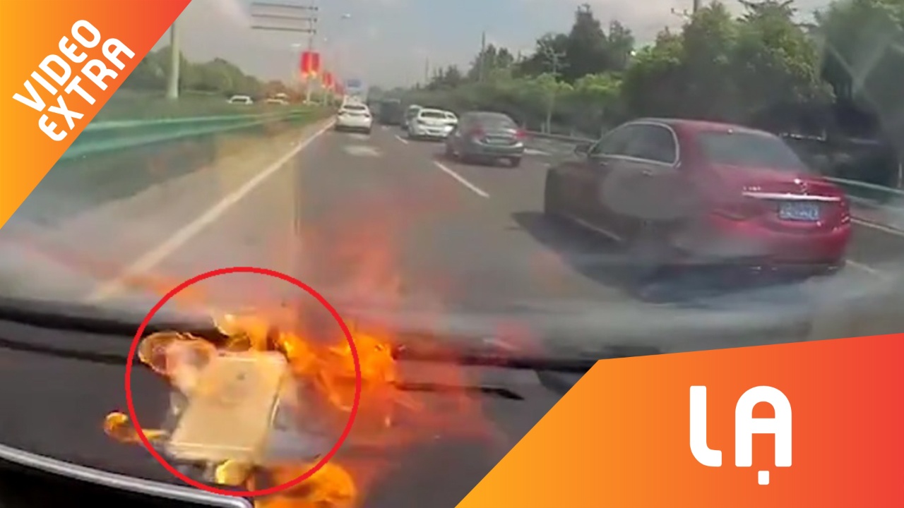 Nu tai xe hu via khi dien thoai iPhone dot nhien phat no o Trung Quoc hinh anh