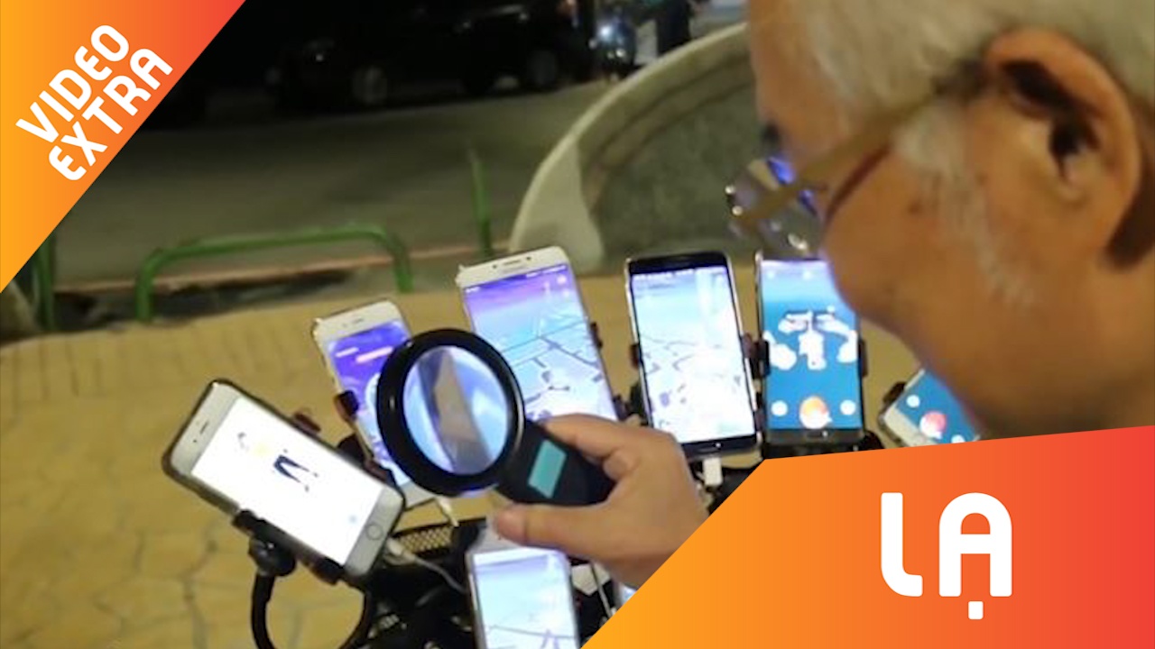 Cu ong 70 tuoi thich di xe dap va bat Pokemon moi ngay hinh anh