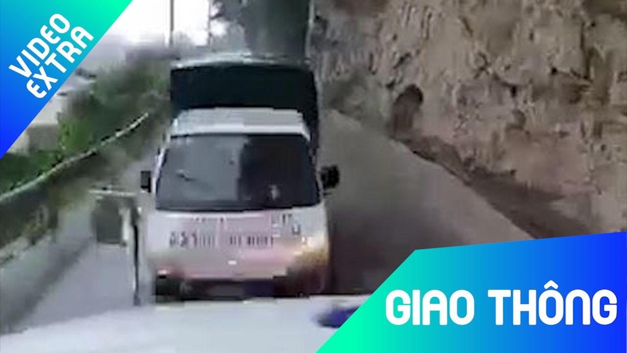 Xe tai chay tren deo doc dam thang vao dau xe container hinh anh