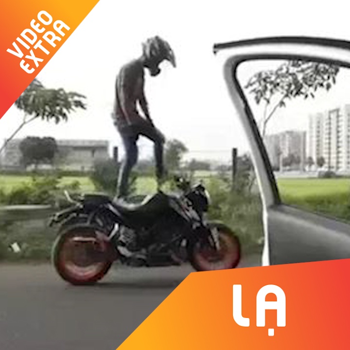 Chang trai nhay In My Feelings tren xe dang chay hinh anh