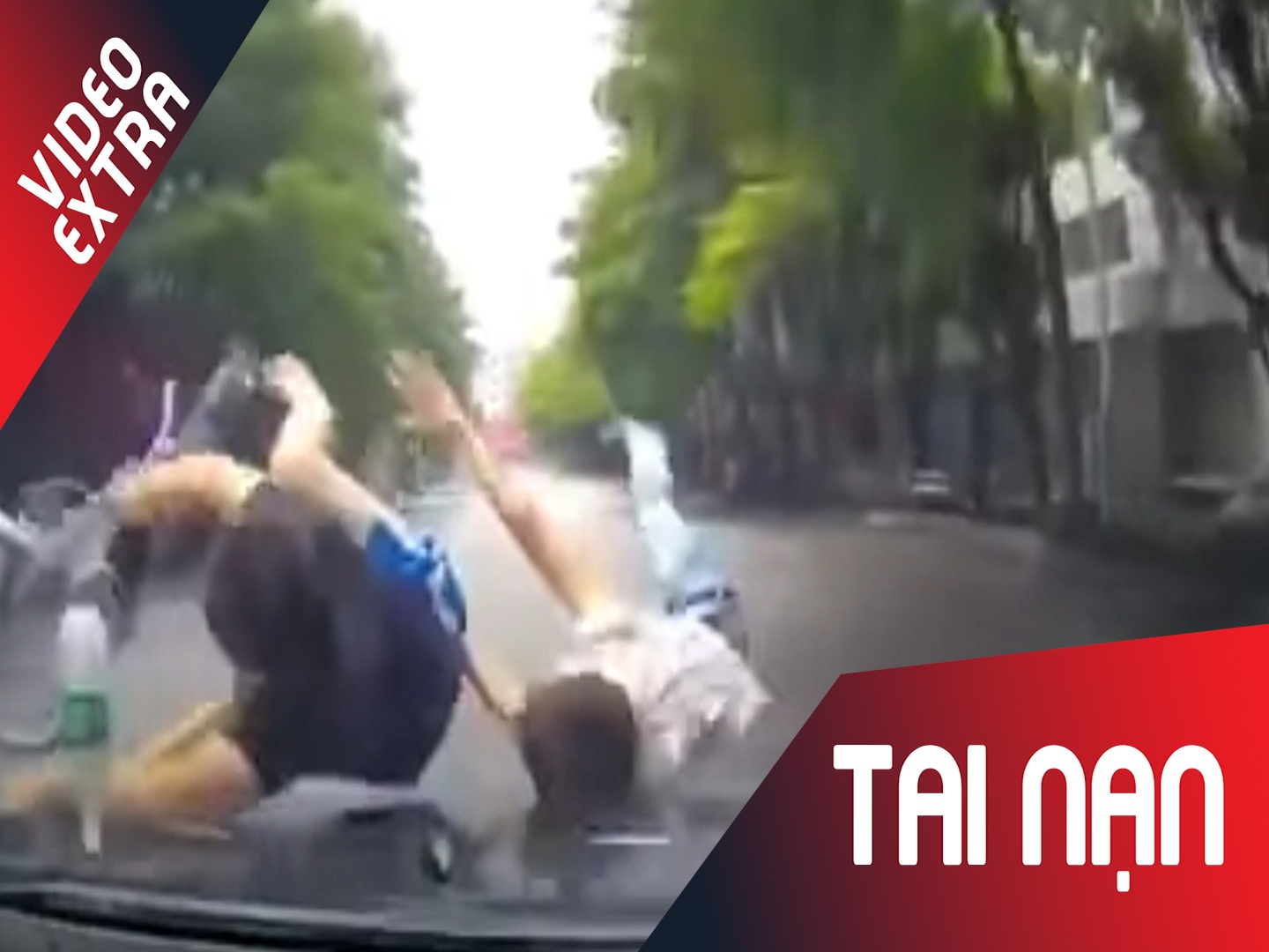 Oto dam nga xe dap vang hang chuc met hinh anh