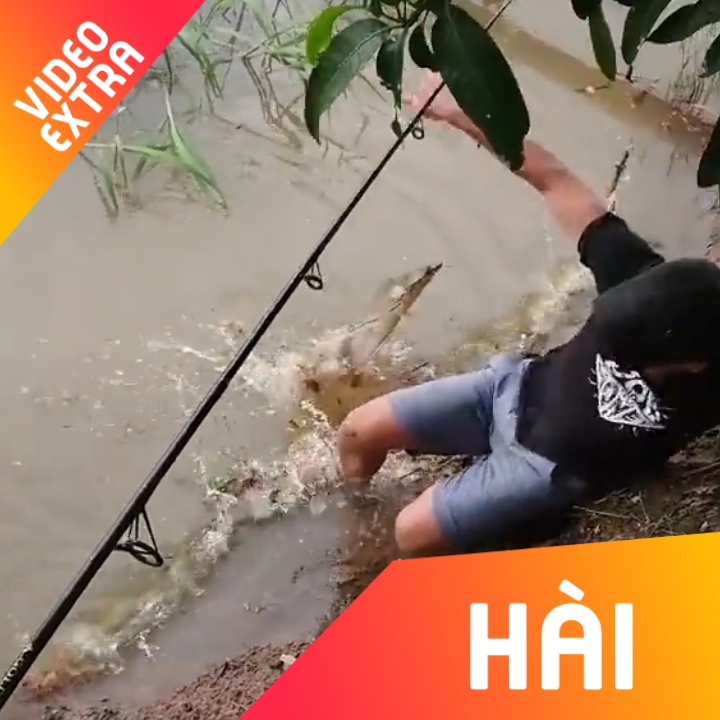 Thanh nien vung ve de ca boi di mat du da can cau hinh anh