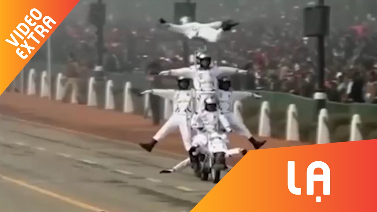 Man bieu dien moto 'nhu chim bay' cua quan doi An Do hinh anh