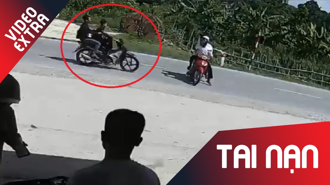 Hai hoc sinh cap 3 chay xe 'bat mang', dam truc dien nguoi qua duong hinh anh