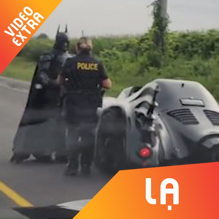 'Batman' bi canh sat bat dung xe giua duong hinh anh