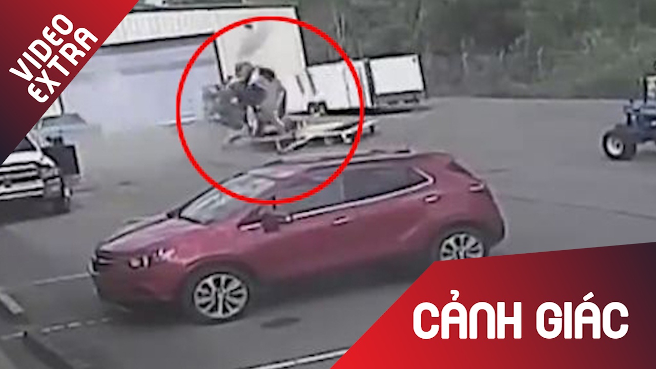 Truc thang vua cat canh bi gio thoi chao dao, roi vo tan tanh hinh anh