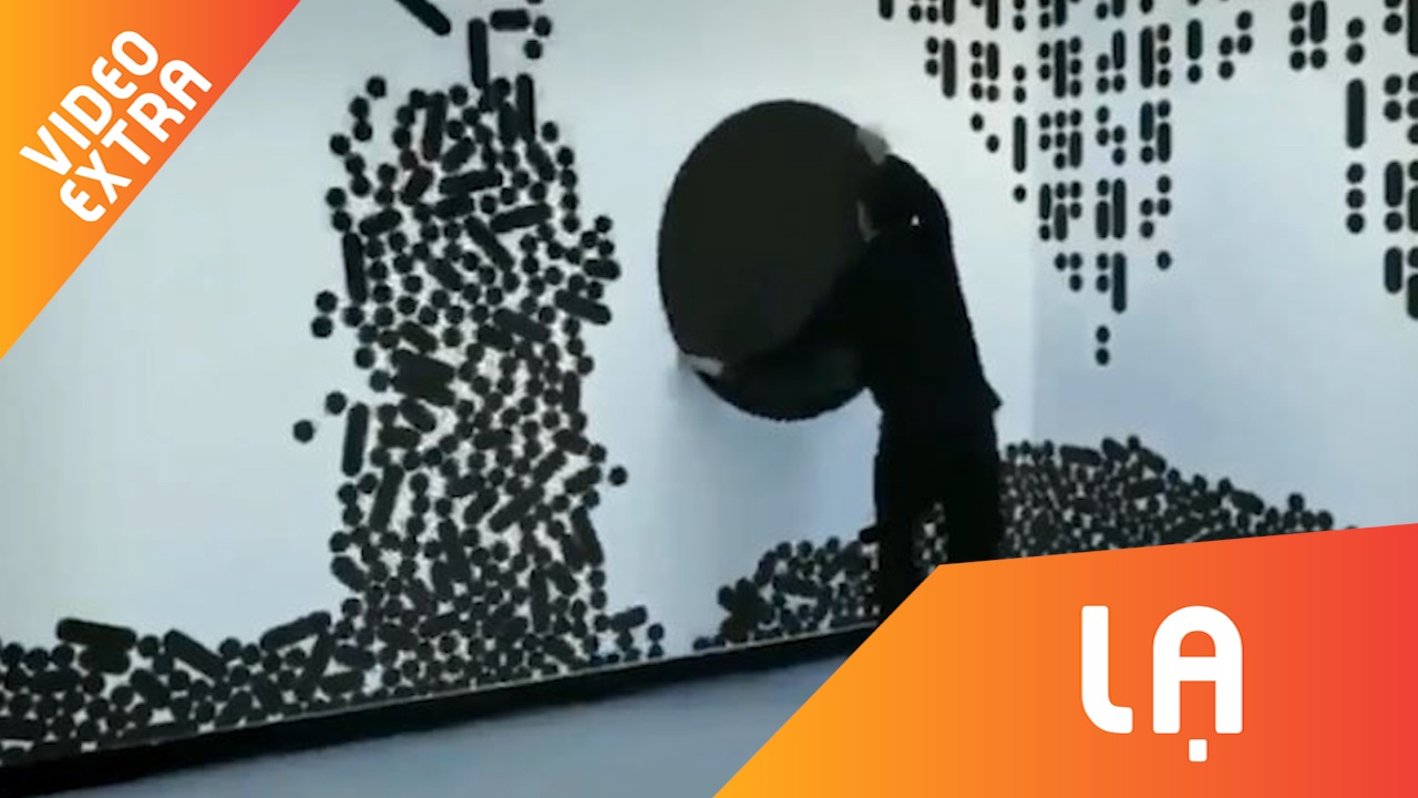 Ky xao dieu khien vat the tren tuong hinh anh