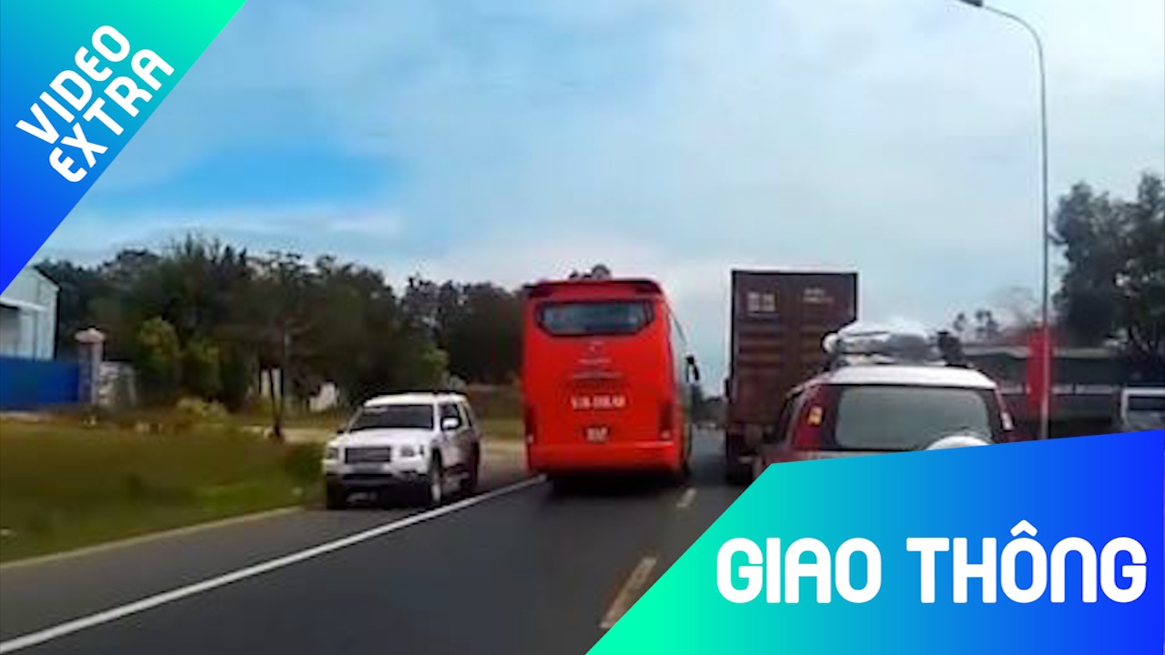 Nhung clip dang so nhat ve do au cua xe khach khap Viet Nam hinh anh