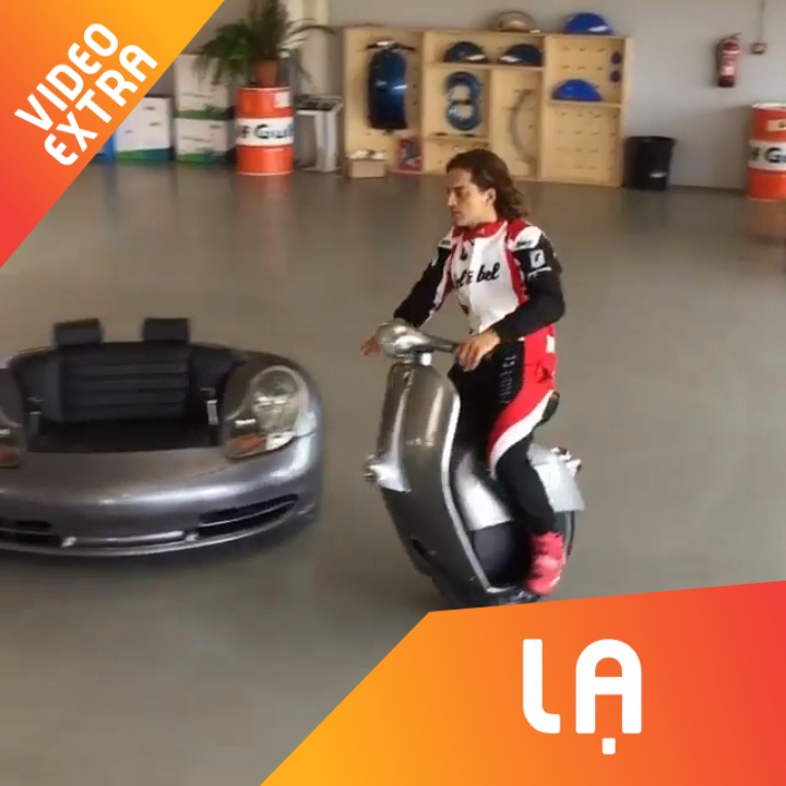 Chiec xe mot banh tu can bang doc dao, mang thiet ke cua Vespa hinh anh