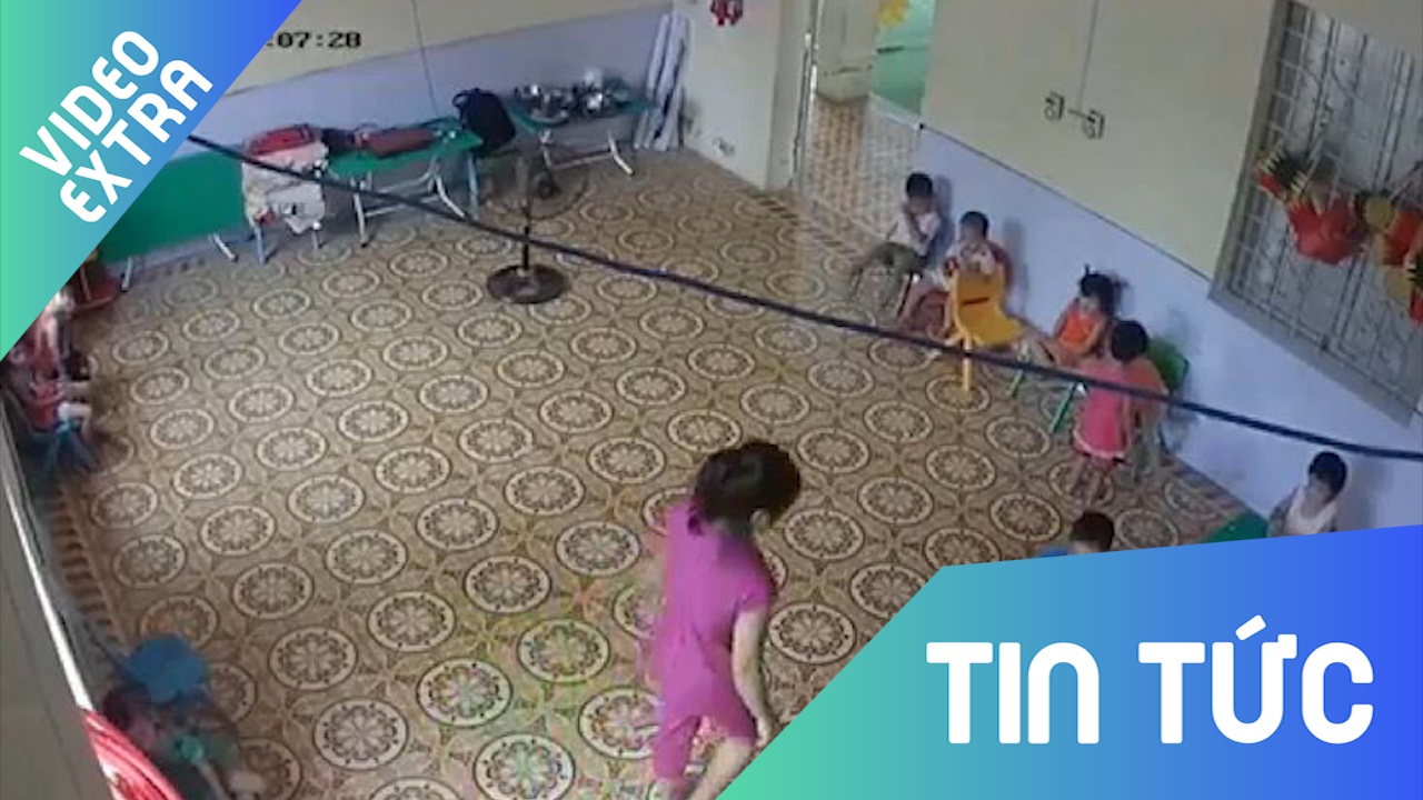 Them clip giao vien 'nhoi nhet' thuc an cho tre mam non o Ha Noi hinh anh