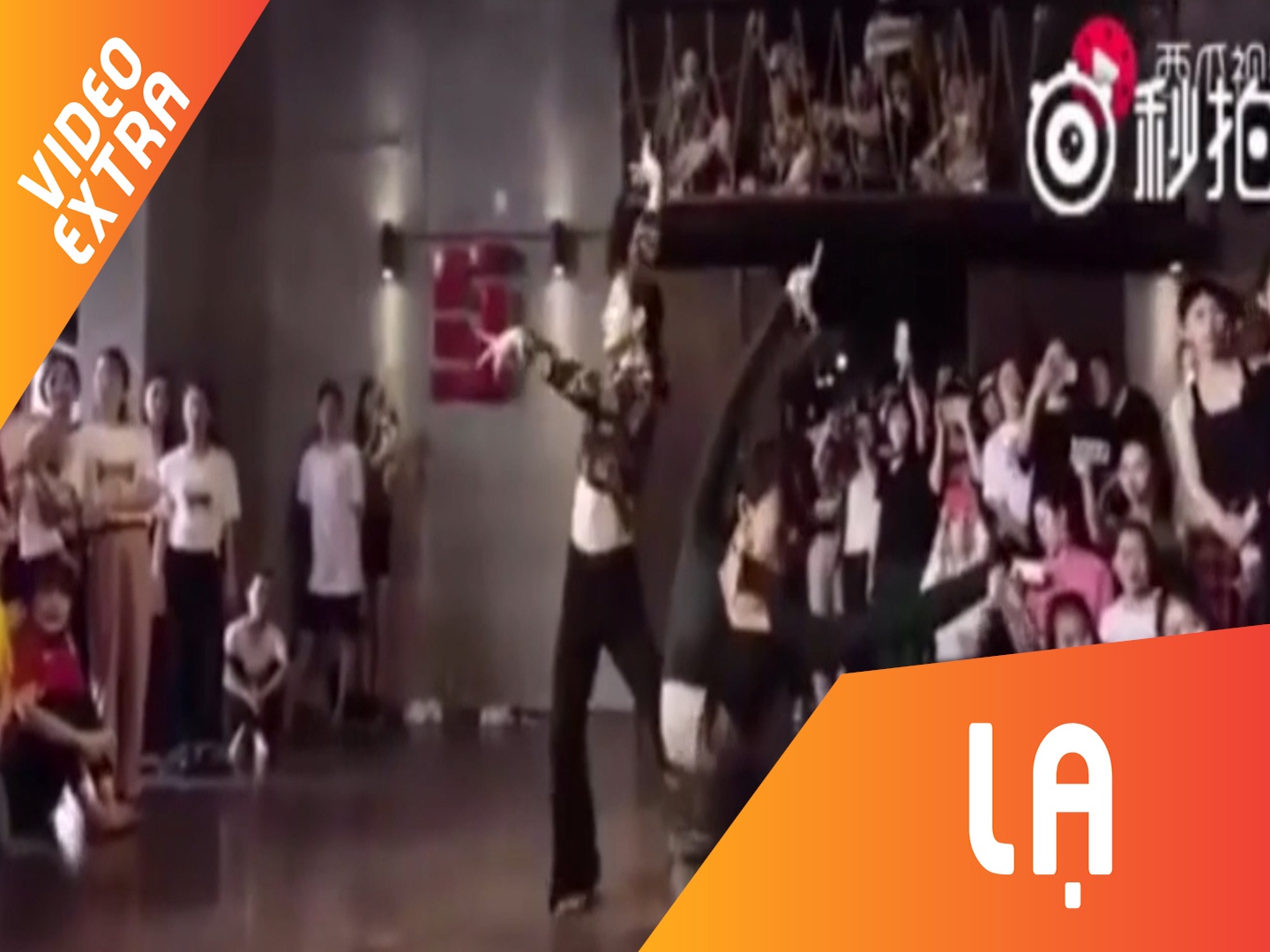 Nghe si mua ballet tren nen nhac Tay Du Ki kinh dien hinh anh