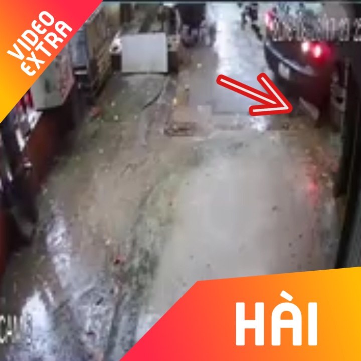 Lui xe trung vien gach, oto keo luon vien gach di hon 50m hinh anh