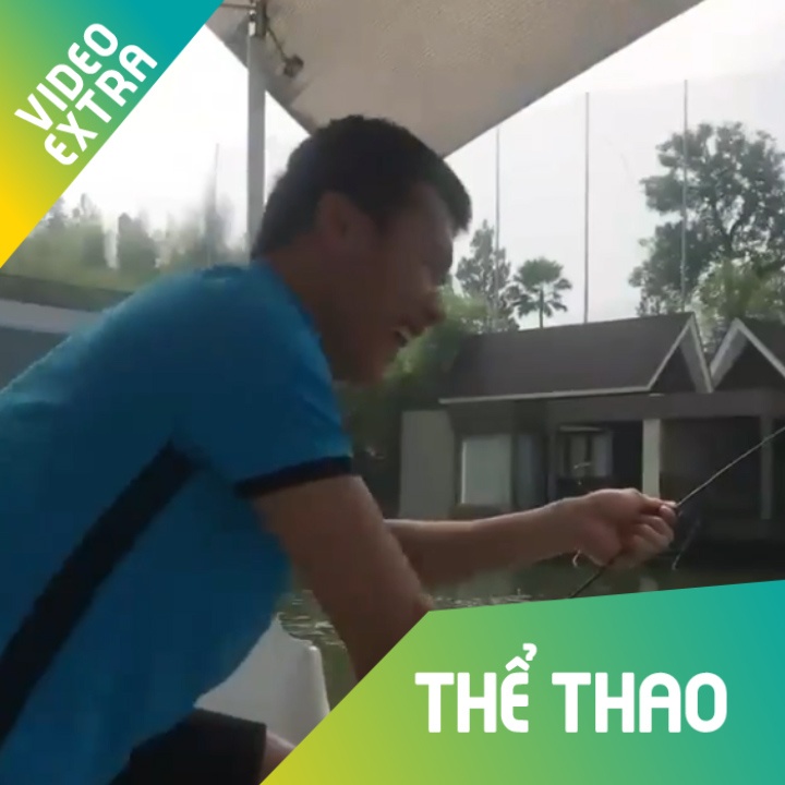 Tien Dung di cau ca sau tran thua Olympic Han Quoc hinh anh