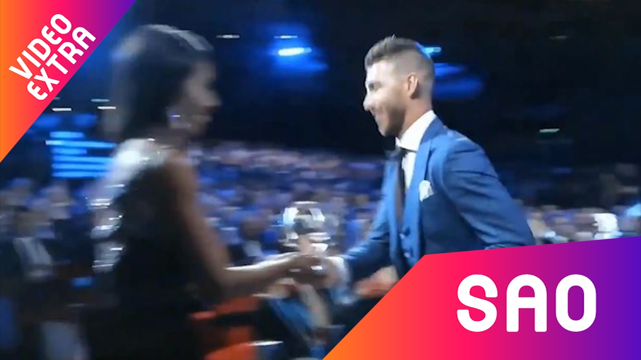 Ramos nhan giai 'Hau ve cua nam', vo vai Salah khi ve ghe hinh anh