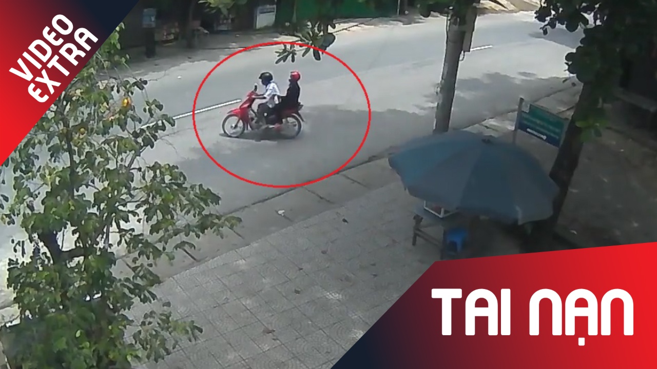 Sang duong bat can, thieu quan sat xe may bi xe tai dam hinh anh