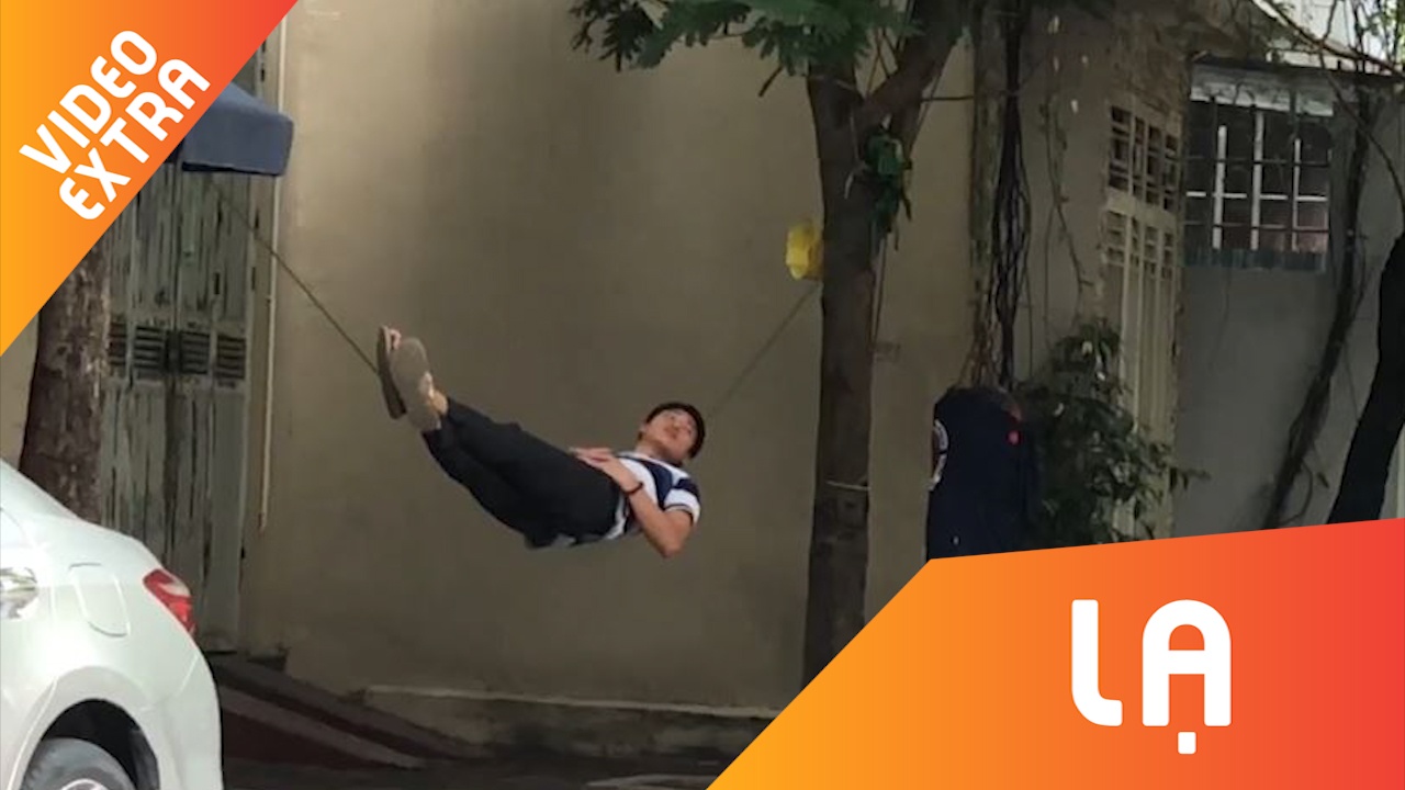 Nguoi dan ong kheo leo nam ngu tren day nhu Tieu Long Nu hinh anh