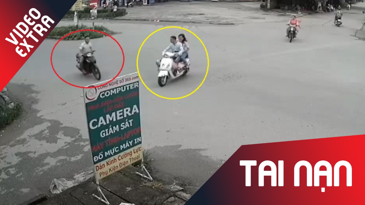 Sang duong au, 2 xe may tong nhau truc dien o giua nga tu hinh anh