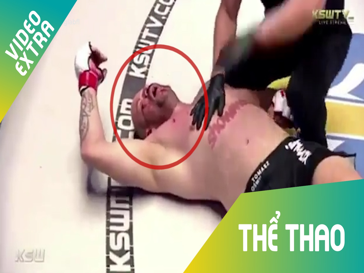 Vo si bat tinh khi nhan mot dam 'thoi son' tu doi phuong hinh anh