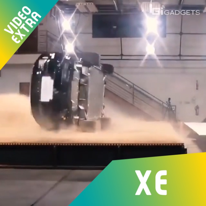 Tesla Model X the hien kha nang tu can bang khi xe bi nghieng hinh anh
