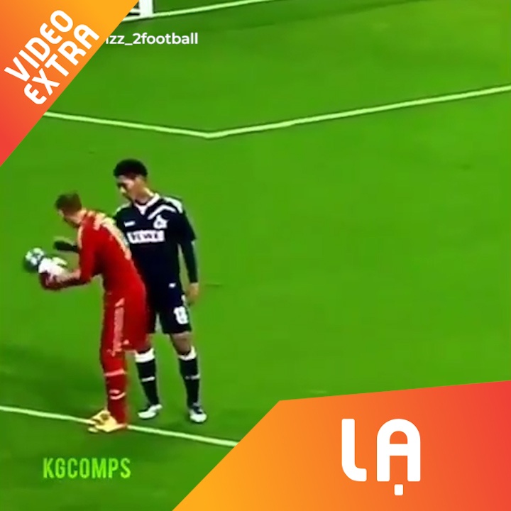 Nhung tinh huong hai huoc khi bong no tung tren san co hinh anh