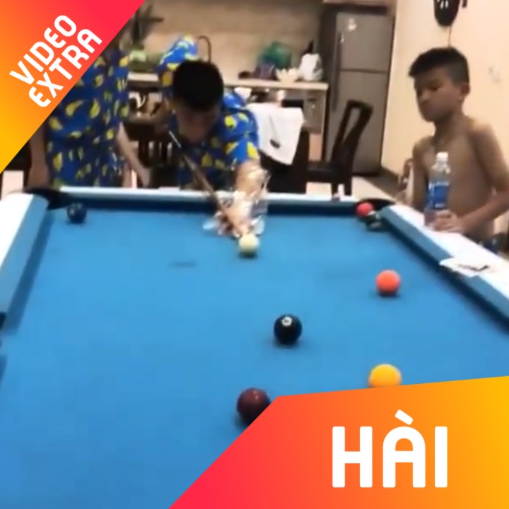 Khong co bao tay choi bida, Tien Dung trum luon tui nylon vao tay hinh anh