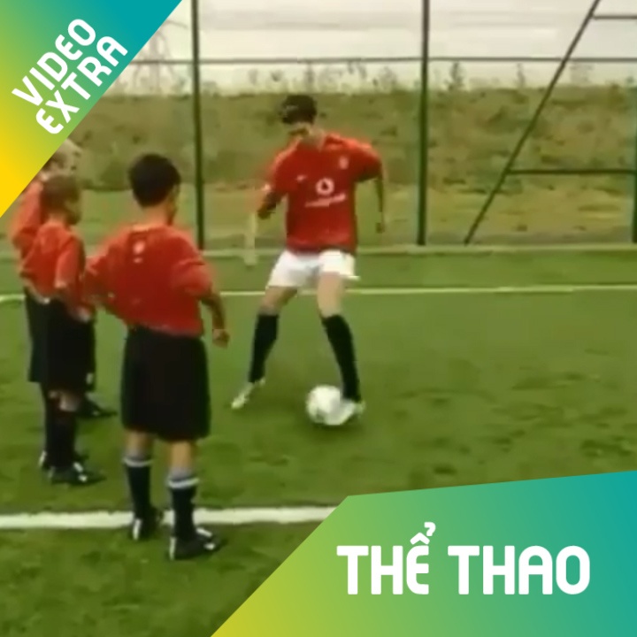 Ronaldo ngoay chan 'chong mat' thoi vua gia nhap MU hinh anh