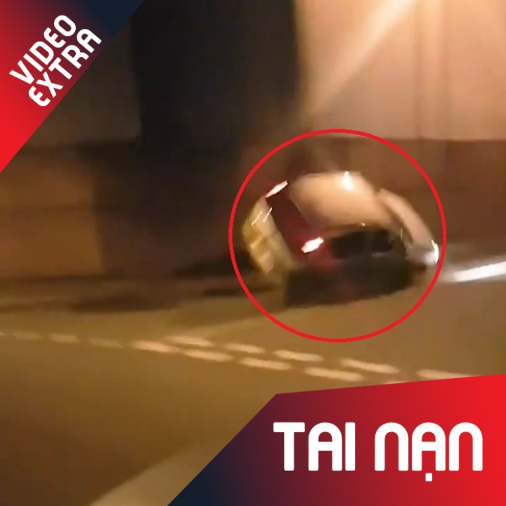 Om cua au, oto lat nhao tren duong hinh anh