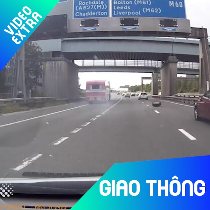 Khoanh khac nguy hiem khi xe tai bi roi lop gay tai nan hinh anh