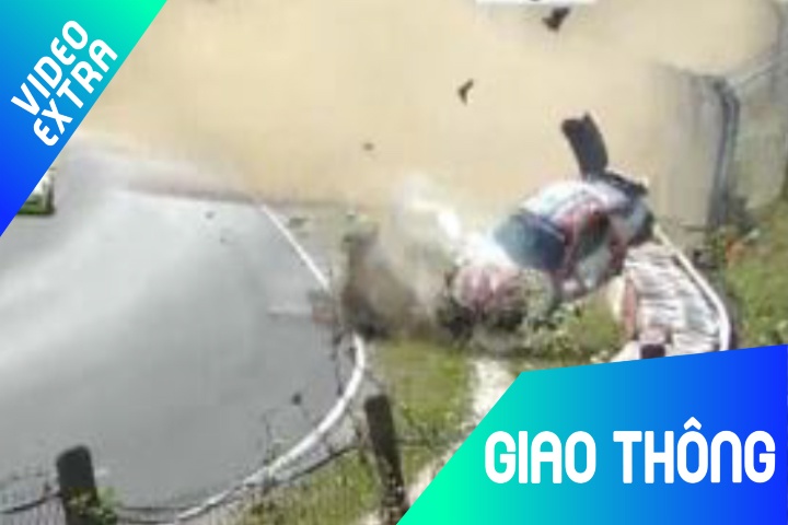 'Dung tim' truoc canh xe lon hon 10 vong tren duong dua hinh anh