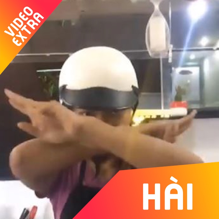 Tro xoay quai non thu vi ket hop voi nhac nen sieu nhan hinh anh