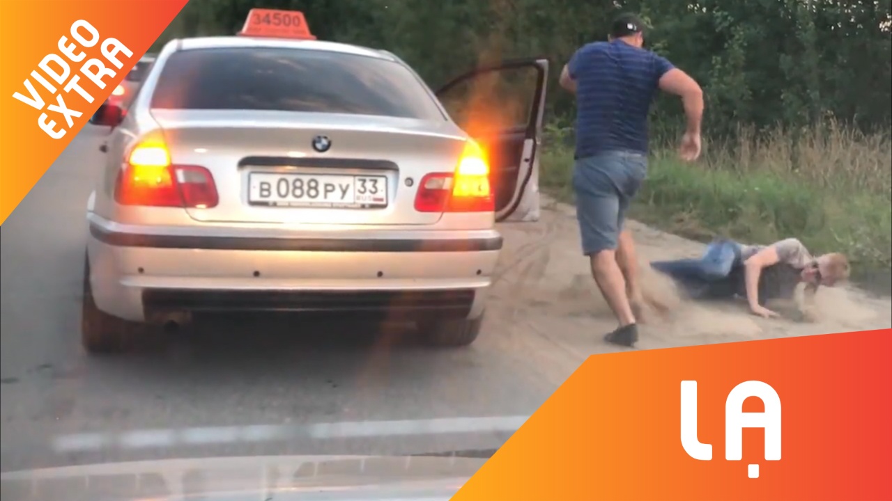 Khach vut rac, bi tai xe Nga 'vut' ra duong hinh anh