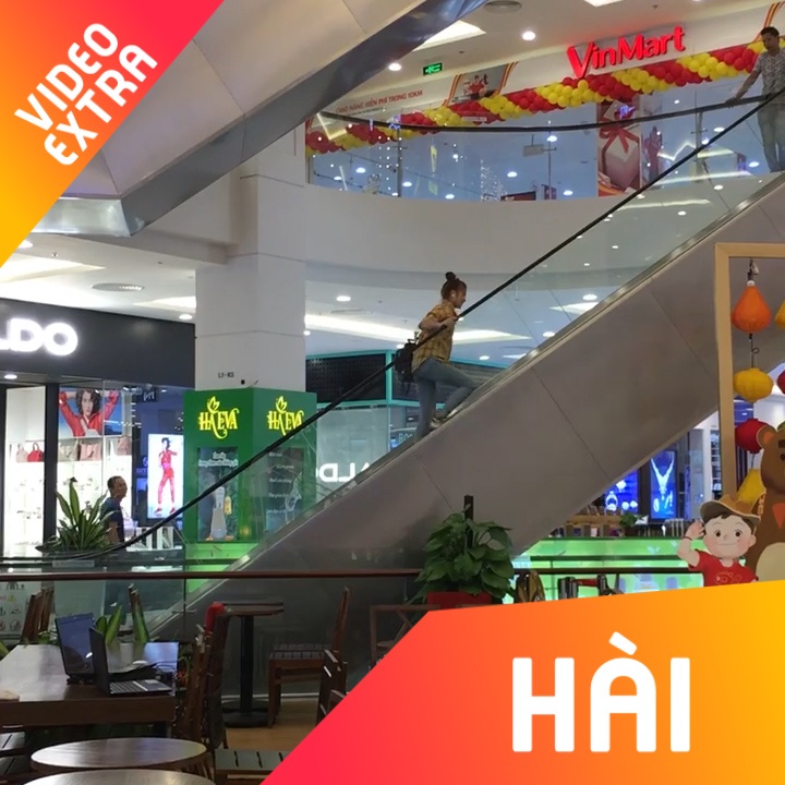 Co gai 'ngan ngo' khong biet minh dang di nguoc chieu thang cuon hinh anh