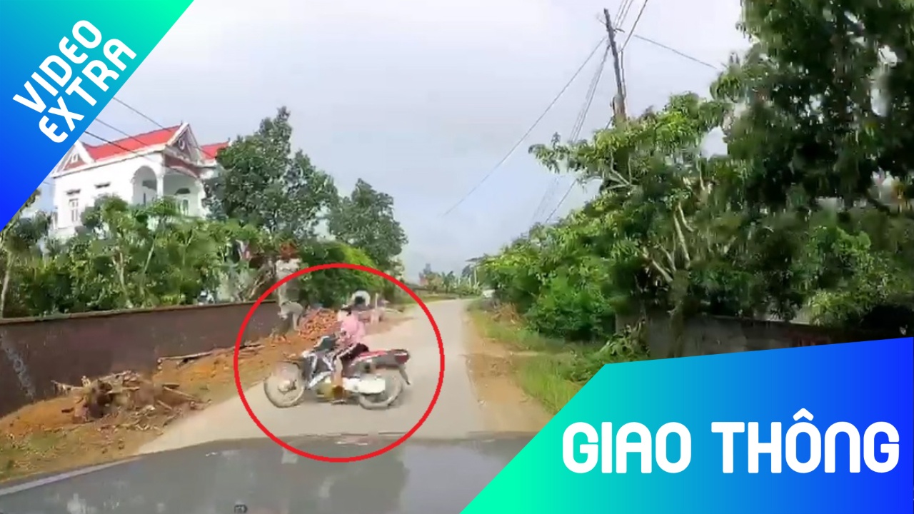 Xe may phanh xe xoay vong 180 do ngay truoc dau oto hinh anh