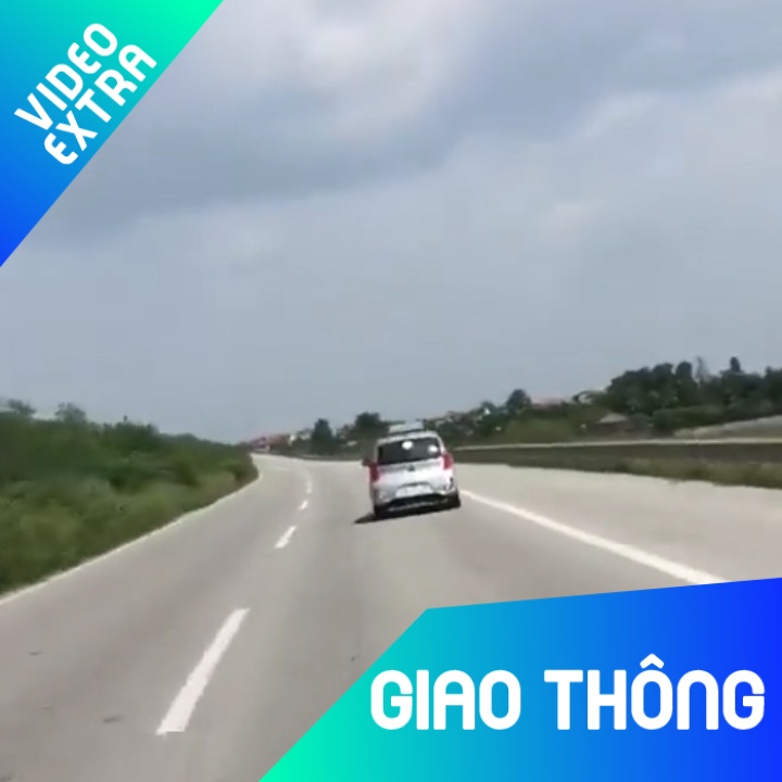 Taxi dao lane lien tuc nhu say ruou tren cao toc hinh anh