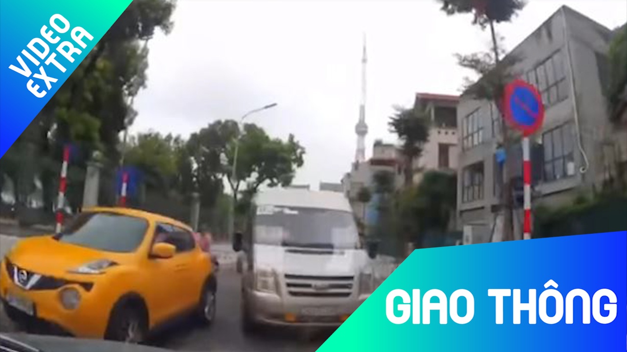 Oto suyt bi dam 2 lan lien tiep boi xe lan lan hinh anh