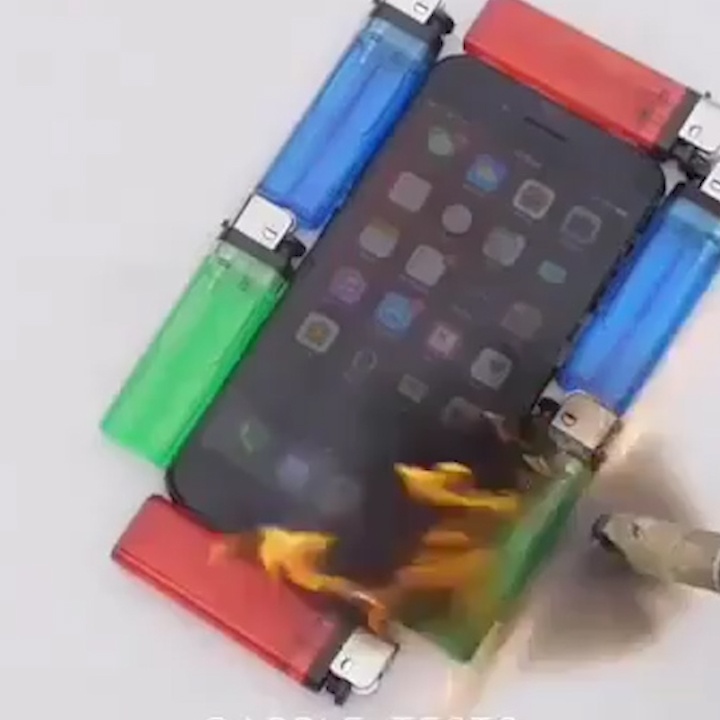 'Tra tan' iPhone duoi den kho va cai ket bat ngo hinh anh